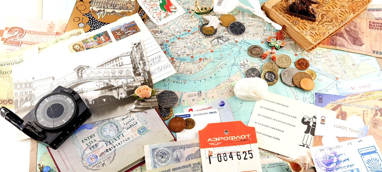 Giramondo Bunte Sammlung von Souvenirs und Reiseandenken copyright Anja Hendrischk